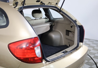 Подержанный автомобиль Kia Rio Wagon 2005 года (22 фото)