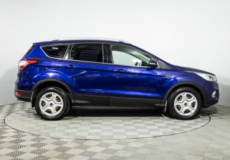 Подержанный автомобиль Ford Kuga 2017 года (4 фото)