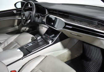 Подержанный автомобиль Audi A7 2018 года (15 фото)
