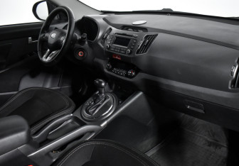 Подержанный автомобиль Kia Sportage 2010 года (12 фото)