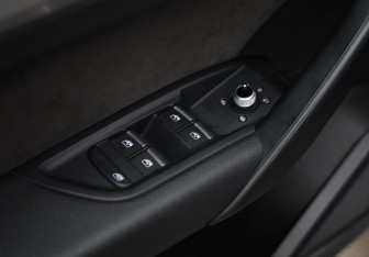 Подержанный автомобиль Audi Q5 2018 года (18 фото)