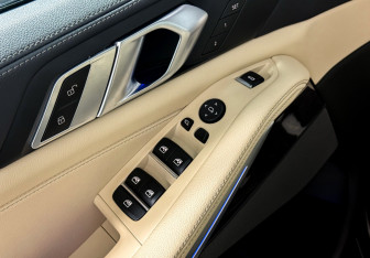 Подержанный автомобиль BMW X5 2020 года (10 фото)