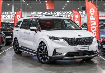 Подержанный автомобиль Kia Carnival 2020 года (5 фото)
