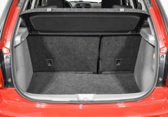 Подержанный автомобиль Suzuki SX4 Hatchback 2008 года (17 фото)