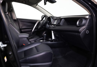 Подержанный автомобиль Toyota RAV4 2017 года (27 фото)