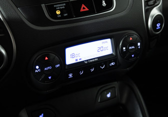 Подержанный автомобиль Hyundai ix35 2011 года (17 фото)