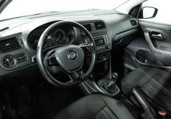 Подержанный автомобиль Volkswagen Polo Sedan 2015 года (11 фото)