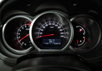 Подержанный автомобиль Suzuki Grand Vitara 2011 года (12 фото)
