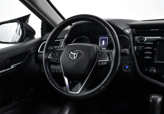 Подержанный автомобиль Toyota Camry Sedan 2021 года (14 фото)