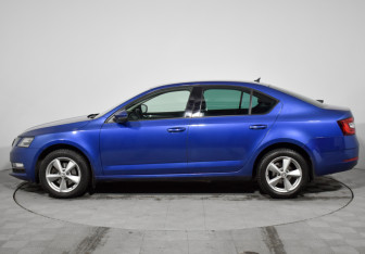 Подержанный автомобиль Skoda Octavia Liftback 2018 года (8 фото)