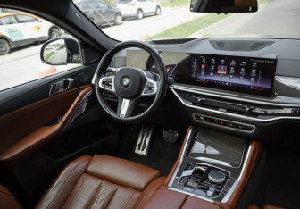 Подержанный автомобиль BMW X6 2023 года (14 фото)