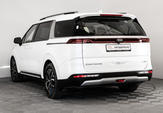 Подержанный автомобиль Kia Carnival 2021 года (8 фото)