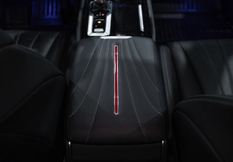 Подержанный автомобиль Hongqi H5 2025 года (29 фото)
