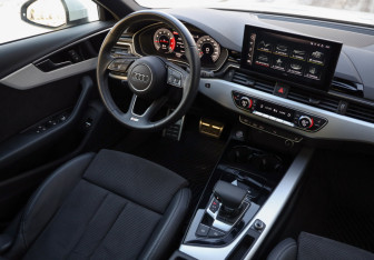 Подержанный автомобиль Audi A4 Sedan 2020 года (9 фото)