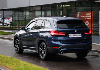 Подержанный автомобиль BMW X1 2021 года (8 фото)