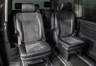 Подержанный автомобиль Volkswagen Multivan 2011 года (23 фото)