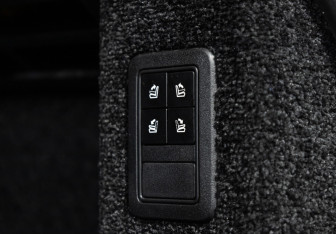 Подержанный автомобиль Land Rover Range Rover 2015 года (29 фото)