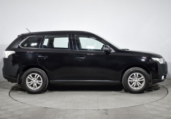 Подержанный автомобиль Mitsubishi Outlander 2013 года (4 фото)