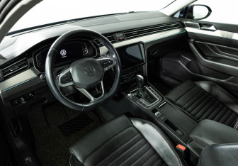 Подержанный автомобиль Volkswagen Passat Sedan 2020 года (11 фото)