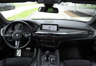 Подержанный автомобиль BMW X6 2017 года (13 фото)