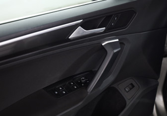 Подержанный автомобиль Volkswagen Tiguan 2019 года (20 фото)