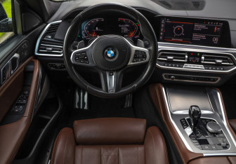 Подержанный автомобиль BMW X6 2021 года (13 фото)