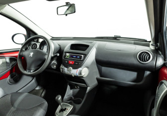 Подержанный автомобиль Peugeot 107 2008 года (9 фото)