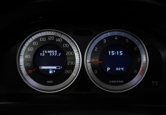 Подержанный автомобиль Volvo S60 2013 года (27 фото)