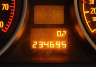 Подержанный автомобиль Opel Astra Sedan 2010 года (15 фото)