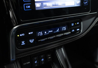 Подержанный автомобиль Toyota Corolla Sedan 2018 года (17 фото)