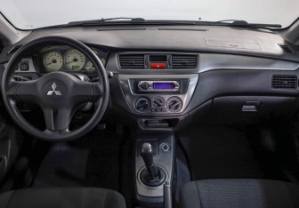 Подержанный автомобиль Mitsubishi Lancer Sedan 2006 года (9 фото)