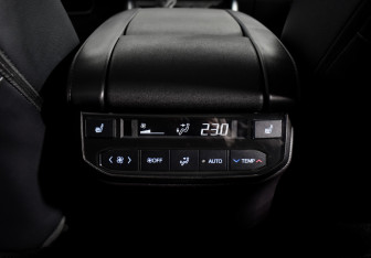 Подержанный автомобиль Toyota Highlander 2021 года (19 фото)