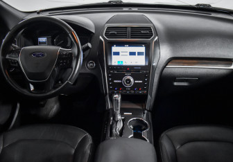 Подержанный автомобиль Ford Explorer 2018 года (16 фото)