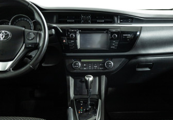 Подержанный автомобиль Toyota Corolla Sedan 2014 года (14 фото)