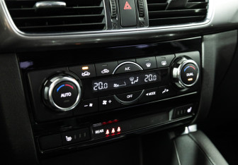 Подержанный автомобиль Mazda CX-5 2016 года (15 фото)