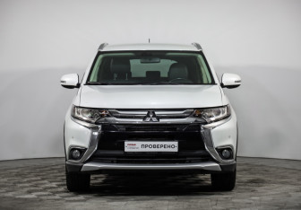 Подержанный автомобиль Mitsubishi Outlander 2015 года (2 фото)