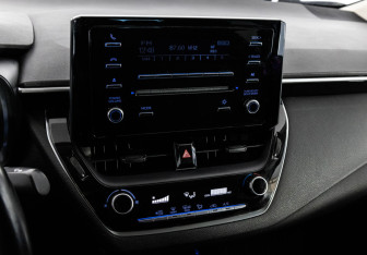 Подержанный автомобиль Toyota Corolla Sedan 2019 года (16 фото)