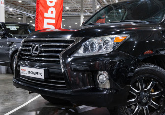 Подержанный автомобиль Lexus LX 2012 года (2 фото)