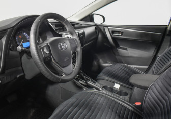 Подержанный автомобиль Toyota Corolla Sedan 2016 года (9 фото)