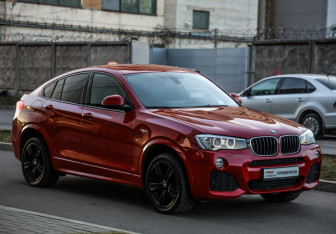 Подержанный автомобиль BMW X4 2016 года (4 фото)