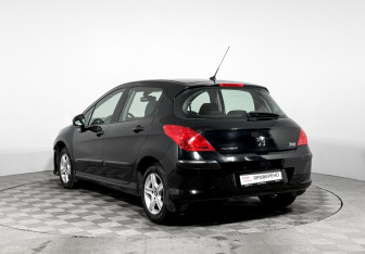 Подержанный автомобиль Peugeot 308 Hatchback 2010 года (7 фото)