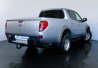Подержанный автомобиль Mitsubishi L200 2014 года (7 фото)
