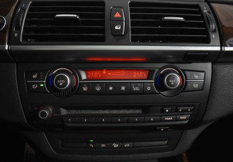 Подержанный автомобиль BMW X5 2007 года (16 фото)