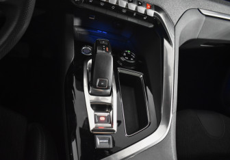 Подержанный автомобиль Peugeot 3008 2019 года (18 фото)