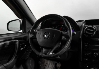 Подержанный автомобиль Renault Duster 2016 года (15 фото)