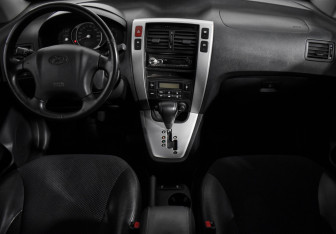 Подержанный автомобиль Hyundai Tucson 2007 года (13 фото)