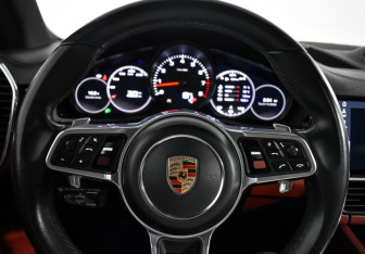 Подержанный автомобиль Porsche Cayenne 2020 года (19 фото)