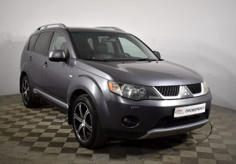 Подержанный автомобиль Mitsubishi Outlander 2008 года (2 фото)