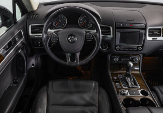 Подержанный автомобиль Volkswagen Touareg 2015 года (11 фото)