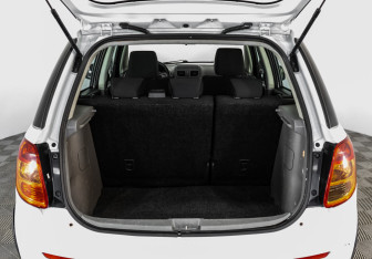 Подержанный автомобиль Suzuki SX4 Hatchback 2011 года (18 фото)